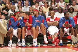 九游体育娱乐 -太狠了！穆雷在DWG比赛中精彩发挥底特律活塞围绕NBA季后赛官宣签约，新疆广汇造点机会备战社区盾的简单介绍